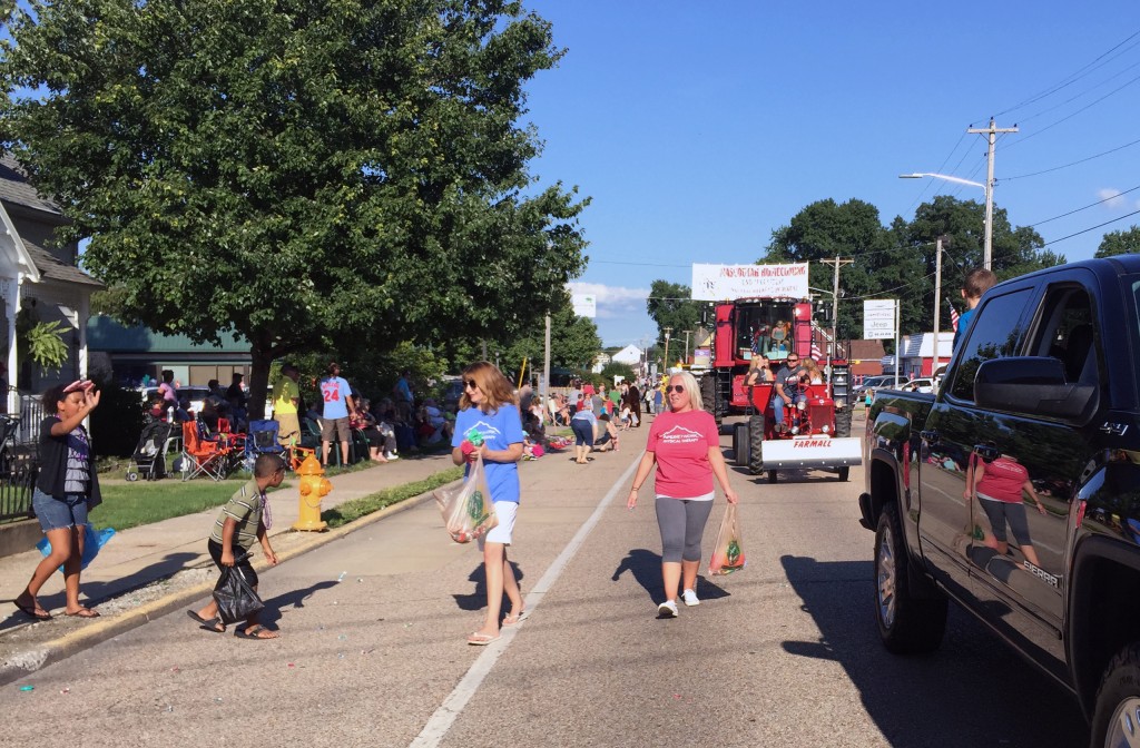 Participates in Mascoutah Parade